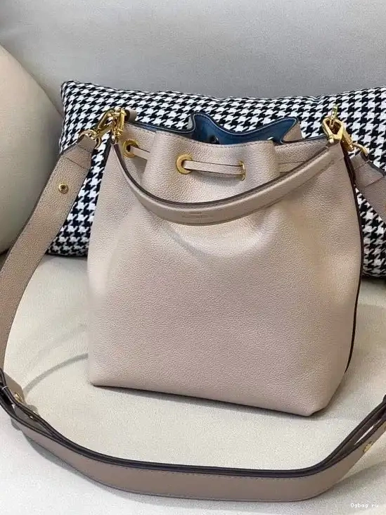 LOCKME LOUIS BUCKET VUITTON 0626